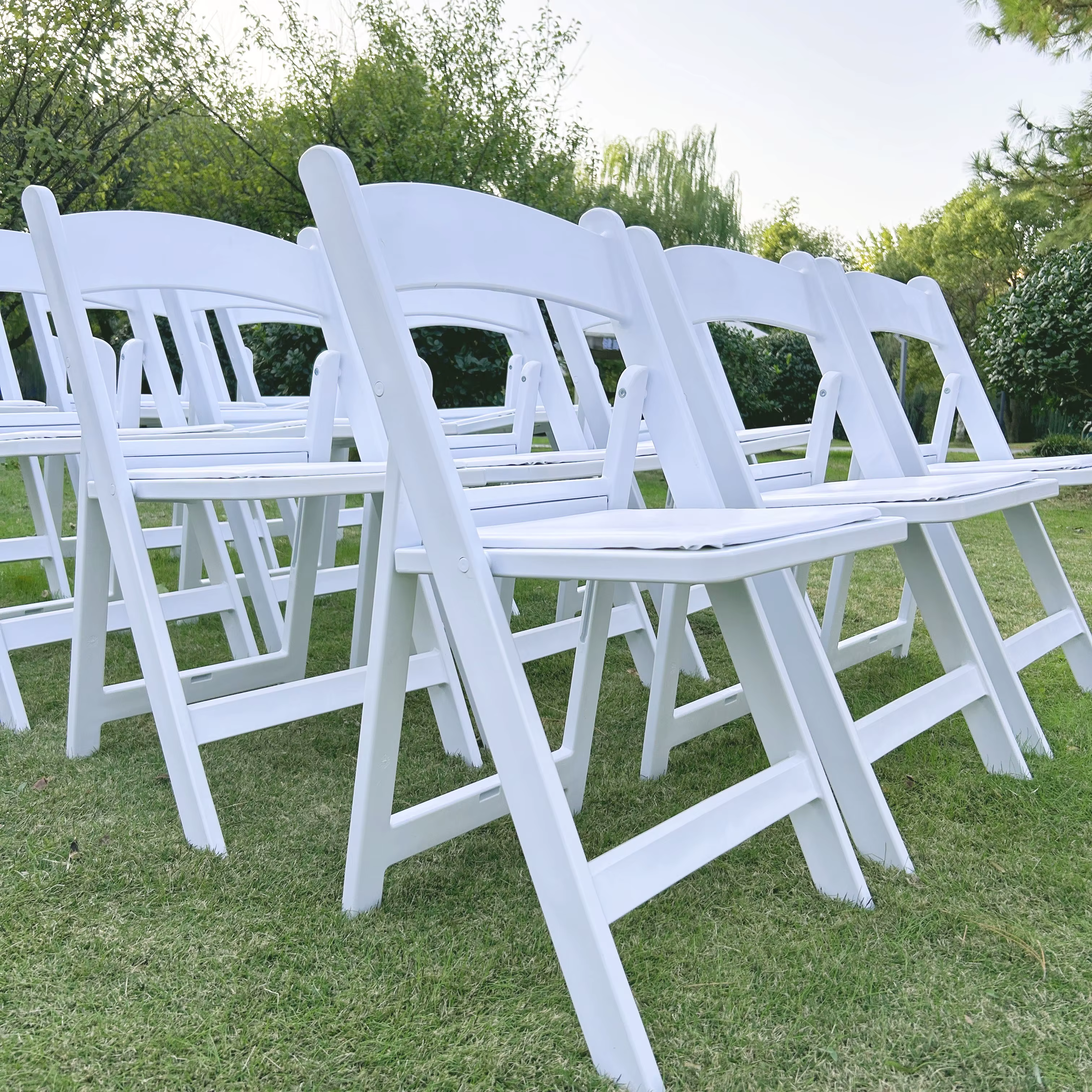 Foldable White Chair